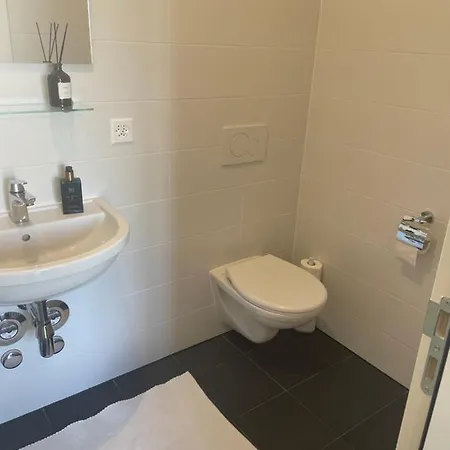 ゲストハウス Private Bedroom And Bathroom In Shared